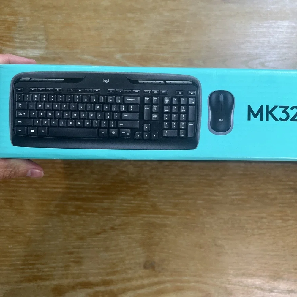 NEW Logitech MK320 Wireless‎ Membrane Keyboard and Mouse Bundle Black